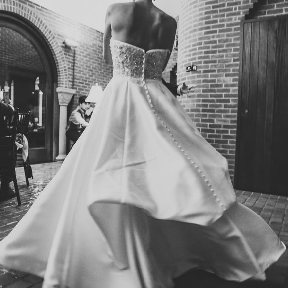 Wedding Dress - Picture 4 of 7